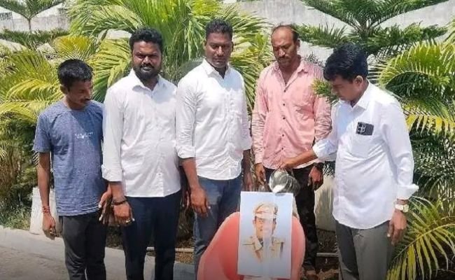సీపీ చిత్రపటానికి బీఆర్ఎస్ శ్రేణుల పాలాభిషేకం
