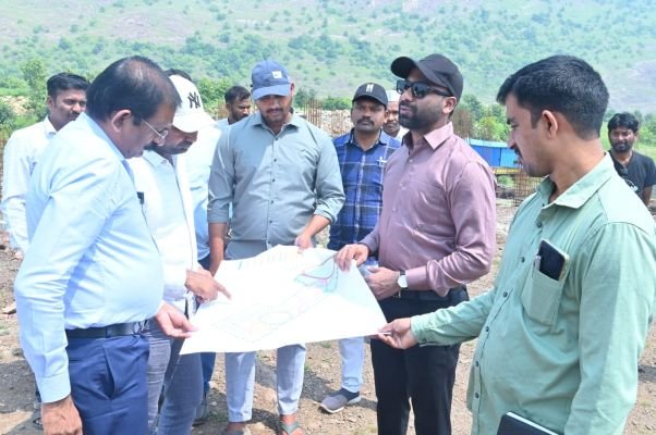 యంగ్ ఇండియా ఇంటిగ్రేటెడ్ స్కూల్ నిర్మాణ పనులు పూర్తి చేయాలి