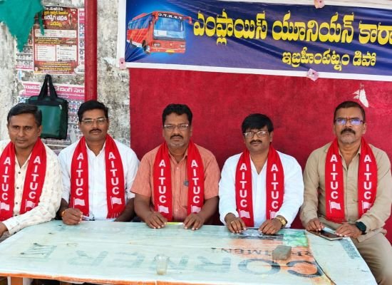 ఇబ్రహీంపట్నం డిపోలో ఎర్రజెండా ఎగరవేస్తాం 