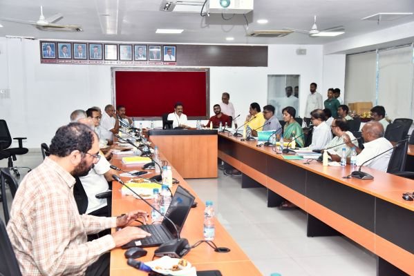 నానా పటేకర్, సింగీతం శ్రీనివాసరావు సినీ సేవలు చిరస్మరణీయం.