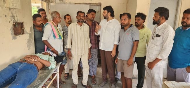 రోడ్డు ప్రమాదంలో ఇద్దరు యువకుల దుర్మరణం  మృతుల కుటుంబాలను పరామర్శించిన యువ నాయకుడు సీబీ మంజునాథ్‌రెడ్డి