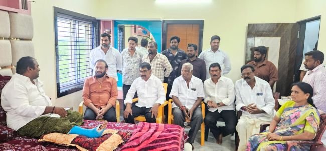 కోవూరు మండలంలో పలువురు వైసీపీ నాయకులను పరామర్శించిన మాజీ మంత్రి నల్లపరెడ్డి..