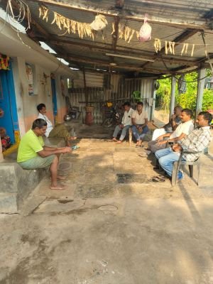 గుర్రపు శ్రీనివాస్‌ కుటుంబాన్ని పరామర్శించిన బీఆర్‌ఎస్‌ నాయకులు