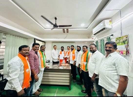 గుంతల రోడ్లకు మరమ్మత్తులు చేపట్టాలి 