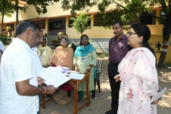కెజీబీవీ జూనియర్ కళాశాలను తనిఖీ చేసిన ప్రిన్సిపల్ సెక్రెటరీ యోగితా రాణా