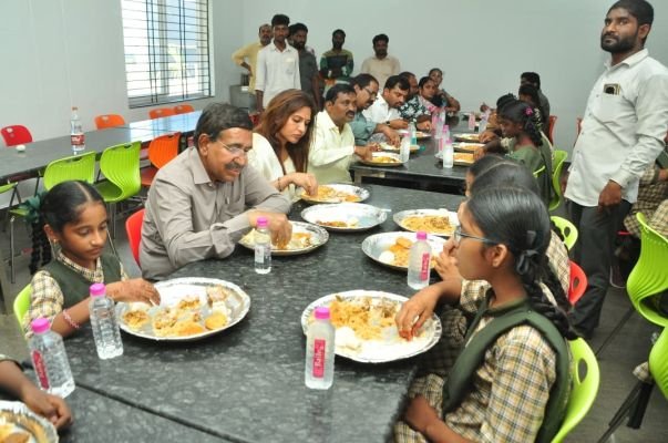 పేదలకు విద్యే ఆస్తి-మంత్రి నారాయణ.