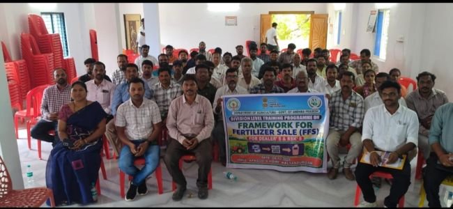 కొత్త ఎరువులు పంపిణీ విధానం పై శిక్షణ.