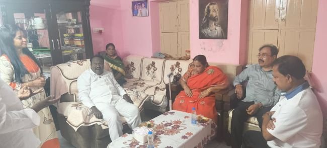 ఎంఎల్‌ఏ బావమరిది కుటుంబ సభ్యులకు పరామర్శ