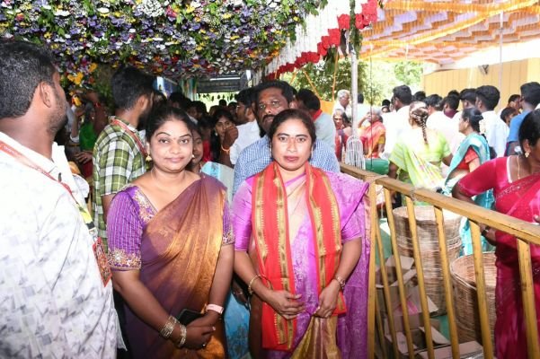 పోలేరమ్మను దర్శించుకున్న మేయర్ సుజాత