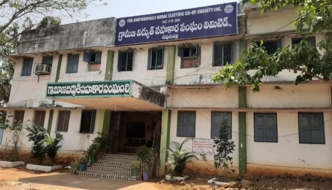 ఆర్ఈసీఎస్ లో ఏం జరుగుతుందో?  .....ఎనర్జీ అసిస్టెంట్లను తొలగించాలని వచ్చిన ఆదేశాలు బేఖాతర్..…