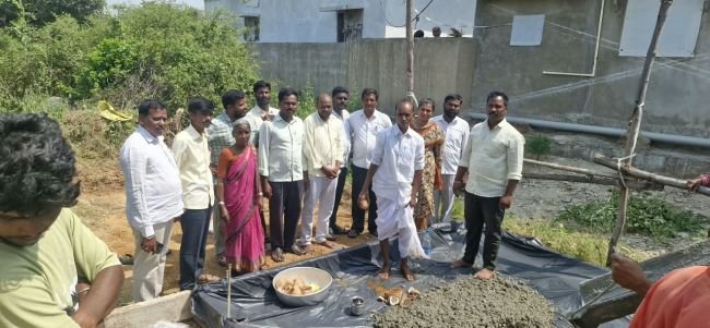 ఝాంసింగ్ లింగాపూర్ లో సిసి రోడ్డు నిర్మాణ పనులు ప్రారంభం