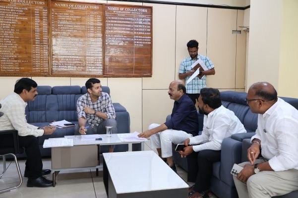 నియోజకవర్గ సమస్యల పరిష్కారానికి కలెక్టర్‌ను కలిసిన ఎమ్మెల్యే చింతా ప్రభాకర్*