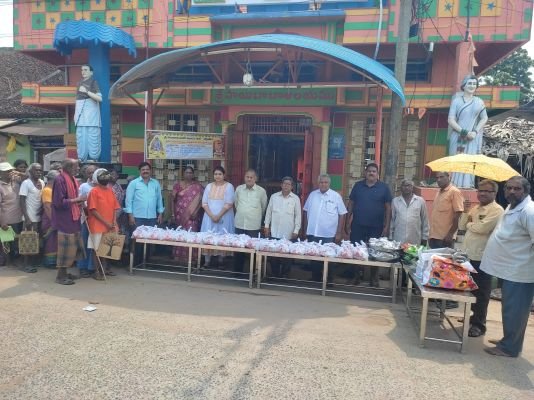 పేదలకు అన్నప్రసాద వితరణ--తమ్మన