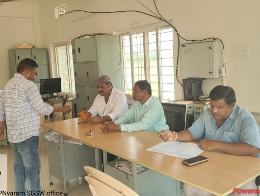 స్వర్ణ గ్రామ సిబ్బంది సమయపాలన పాటించాలి 