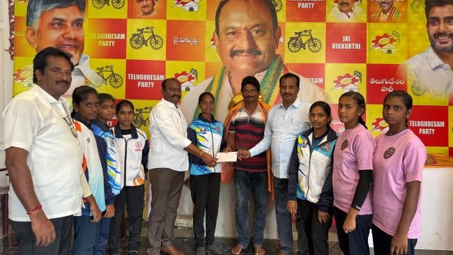 క్రీడాకారులకు విక్కుర్తి చేయూత