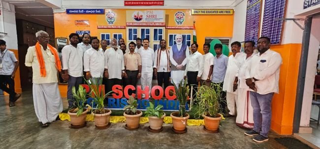 విద్యార్థుల ఉన్నత లక్ష్యం వైపు అడుగులు వెయ్యాలి