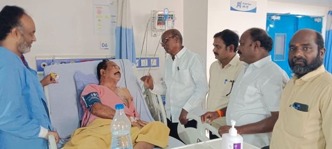 కొండయ్యను పరామర్శించిన టీడీపీ పట్టణ అధ్యక్షులు