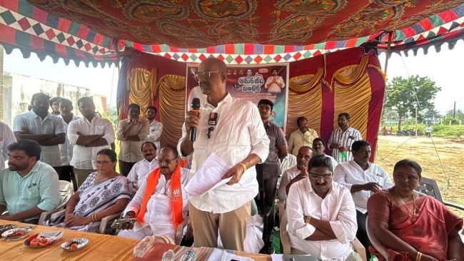 రావిపాడు లో జల్ జీవన్ మిషన్ అభివృద్ధి పనులకు శంకుస్థాపన చేసిన ప్రభుత్వ విప్ బొలిశెట్టి