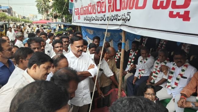 న్యాయవాదుల రక్షణ చట్టాన్ని తక్షణమే అమలు చేయాలి వైయస్సార్సీపీ నేత వడ్డీ రఘురాం