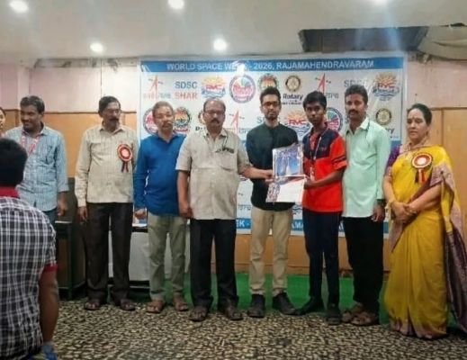 క్విజ్ లో గోకవరం విద్యార్థి కి ప్రథమ స్థానం