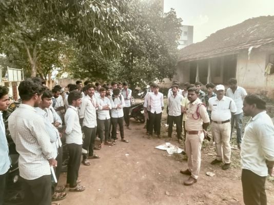 మైనర్లకు వాహనాలు ఇవ్వద్దు.