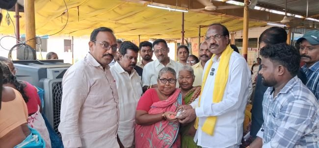 పేదలకు విద్యా, వైద్య సాయం వెలకట్టలేనిది  -- ఎమ్మెల్యే బడేటి చంటి వెల్లడి