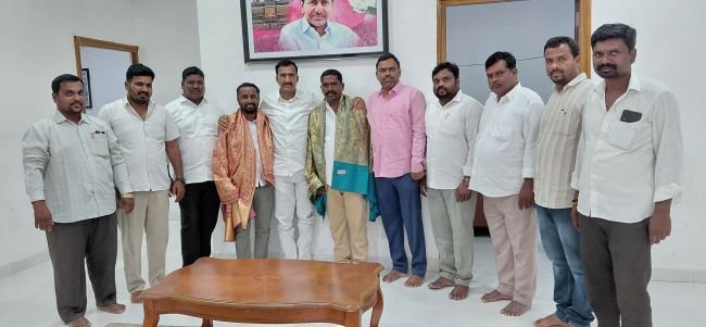 గజ్వేల్ మండలం టిఆర్ఎస్ పార్టీ సర్పంచ్ల ఫోరం అధ్యక్షునిగా  నడిగప్పుల నాగరాజు