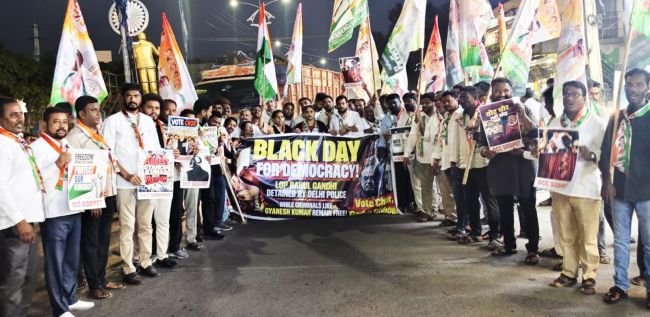 క్యాండిల్ ర్యాలీ నిర్వహించిన జిల్లా కాంగ్రెస్ పార్టీ అధ్యక్షురాలు తుంకుంటఆంక్ష రెడ్డి