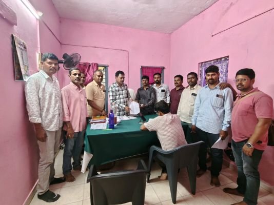 ఎంఈఓ పనితీరుపై ఎంపీడీవో కు యుటిఎఫ్ నాయకులుఫిర్యాదు 