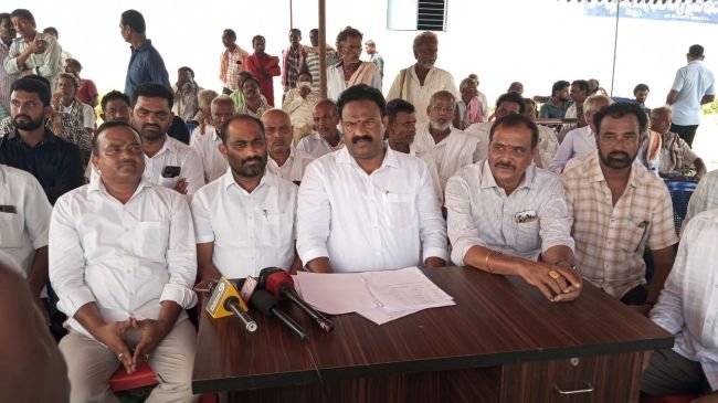 ఎనిమిది పంచాయతీల్లో వైసిపి పార్టీ పదవులకు నాయకులు కార్యకర్తలు రాజీనామాలు 