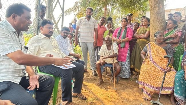 పరిహారం ఇవ్వకుండా పనులెలా చేస్తారు?
