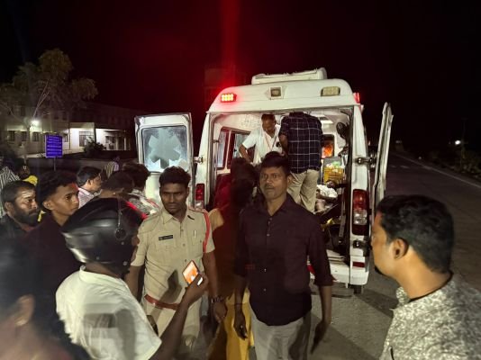 రోడ్డుప్రమాదంలో ఒకరు మృతి, ఇద్దరికీ గాయాలు 