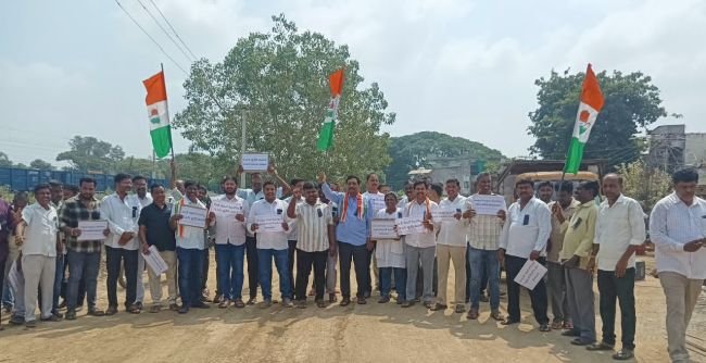 సీఈసీ రాజీనామా డిమాండ్ తో కాంగ్రెస్ శ్రేణుల రాస్తారోకో