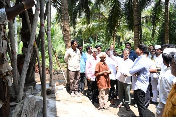 గోటేటి రామమూర్తి కుటుంబాన్ని పరామర్శించిన జిల్లా కలెక్టర్..