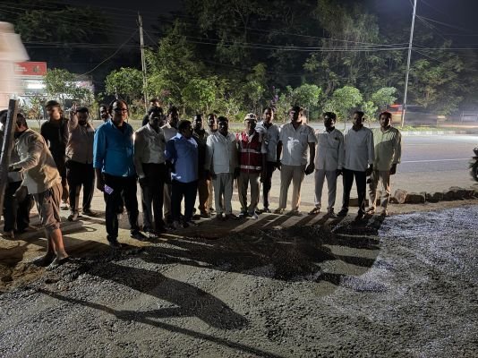ప్రజా అవసరాల కోసం సొంత నిధులతో సీసీ రోడ్డు…!