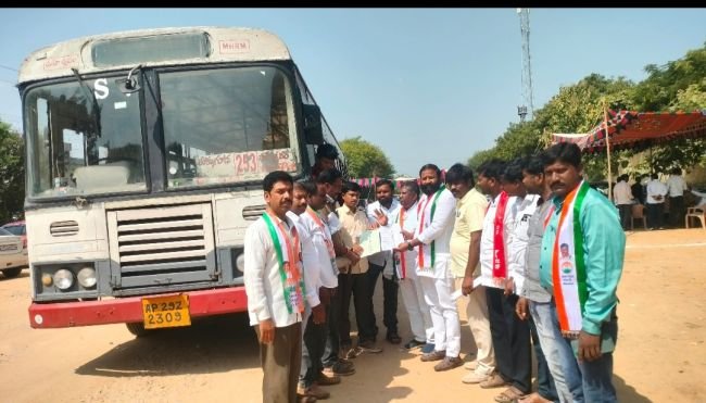 టి ఎస్ ఆర్ టి సి ని ప్రభుత్వంలో విలీనం చేయాలి 