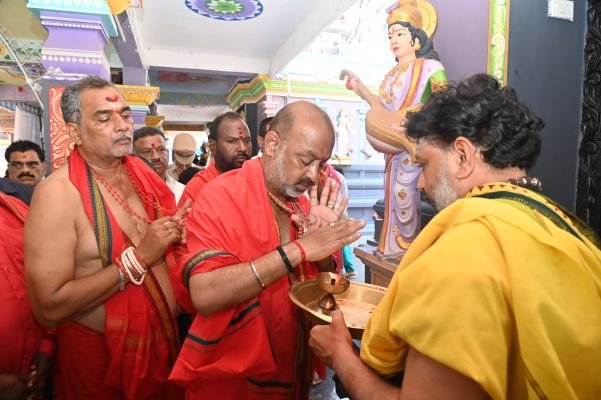 బండి సంజయ్ భవానీ దీక్ష షురూ…