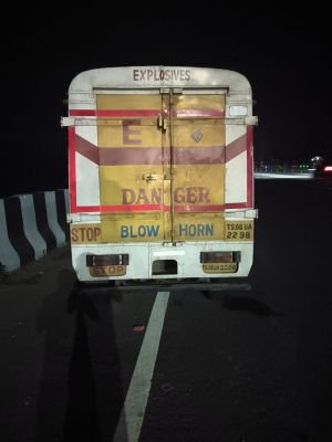 వేంసూరులో భారీ పేలుడు పదార్థాలు పట్టివేత...