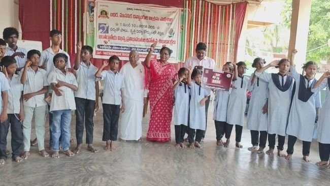 మాదక ద్రవ్య రహిత భారతదేశం కోసం బధిర విద్యార్థుల ప్రతిజ్ఞ.