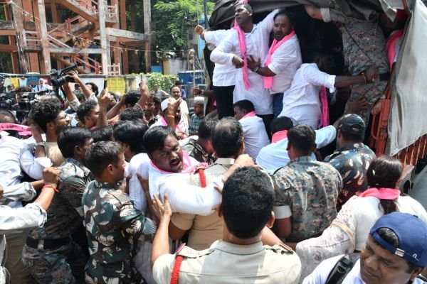 బతుకమ్మ ఏర్పాట్లపై భగ్గుమన్న బీఆర్ఎస్…..