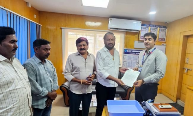మాజీ IAS అధికారి కృష్ణయ్య అన్న కుమారుడు పైన స్టేట్ బ్యాంక్ ఆఫ్ ఇండియా  కు ఫిర్యాదు చేసిన మాజీ మంత్రి నల్లపరెడ్డి..