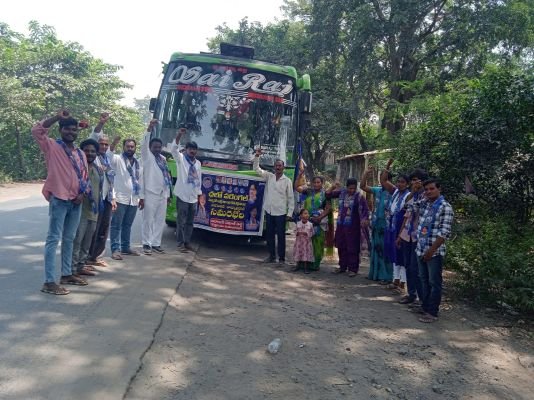 చలో వరంగల్ కార్యక్రమానికి బయలుదేరిన బీఎస్పీ నేతలు
