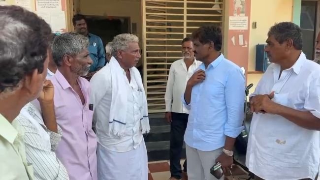 వ్యవసాయ విద్యుత్ కనెక్షన్లు పునరుద్ధరించాలని రైతుల విజ్ఞప్తి.