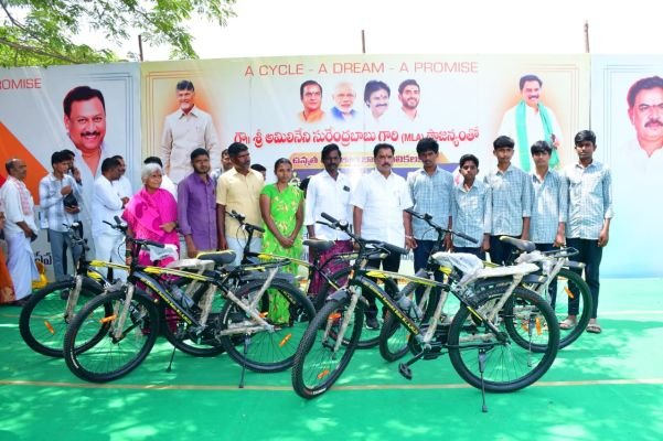 విద్యార్థుల భవిష్యత్తు లక్ష్యంగా విద్యాచక్రం.