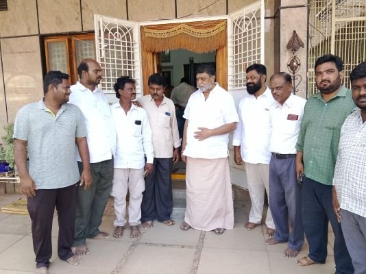 వై. వెంకటరామిరెడ్డిని ఆహ్వానించిన గుత్తి వైసీపీ నాయకులు