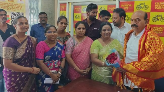 హోలీ క్రాస్ గర్ల్స్ హైస్కూల్ సమస్యలను పరిష్కరిస్తా - మంత్రి ఫరూక్
