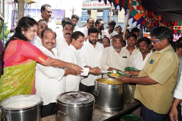 జక్కంపూడి రామ్మోహన్రావుకు ఘన నివాళులు