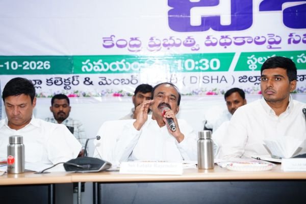 ప్రజా సమస్యల పరిష్కారానికి అధికారులు ప్రత్యేక చొరవ చూపాలి