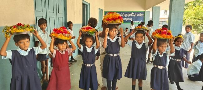 ఏర్పుమల్లలో ఘనంగా బతుకమ్మ సంబరాలు
