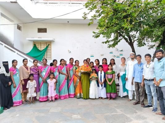రెయిన్ బో పాఠశాలలో ఘనంగా బతుకమ్మ సంబరాలు